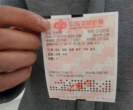 被两个男人吃奶三p爽文