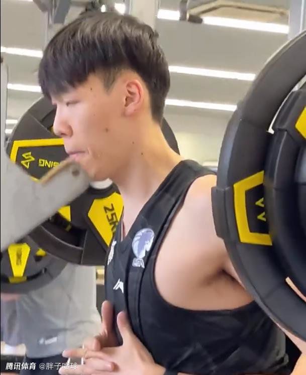 麻麻张开腿我挺进她的黑森林视频